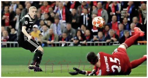 荷兰媒体:皇马方面拖拖拉拉 曼联想截胡范德贝克 荷兰媒体:皇马方面拖拖拉拉 曼联想截胡范德贝克